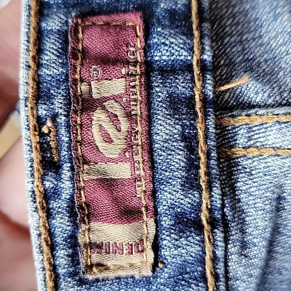 l.e.i. juniors jeans 9. Wide boot/flare bottom - Picture 4 of 7